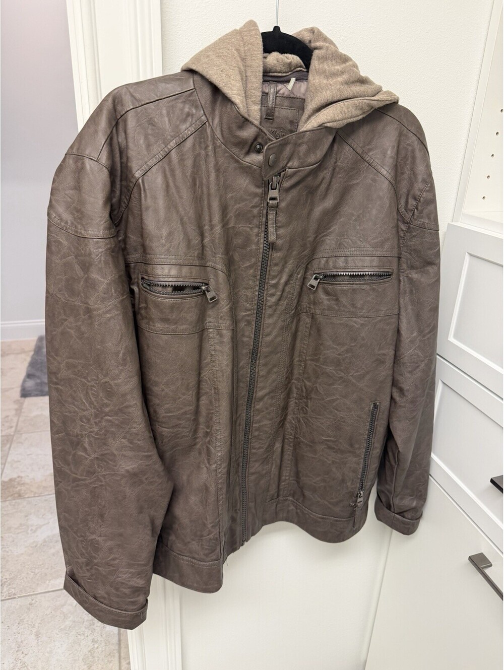 Men’s XL CALVIN KLEIN JACKET With Hoodie. Brown.